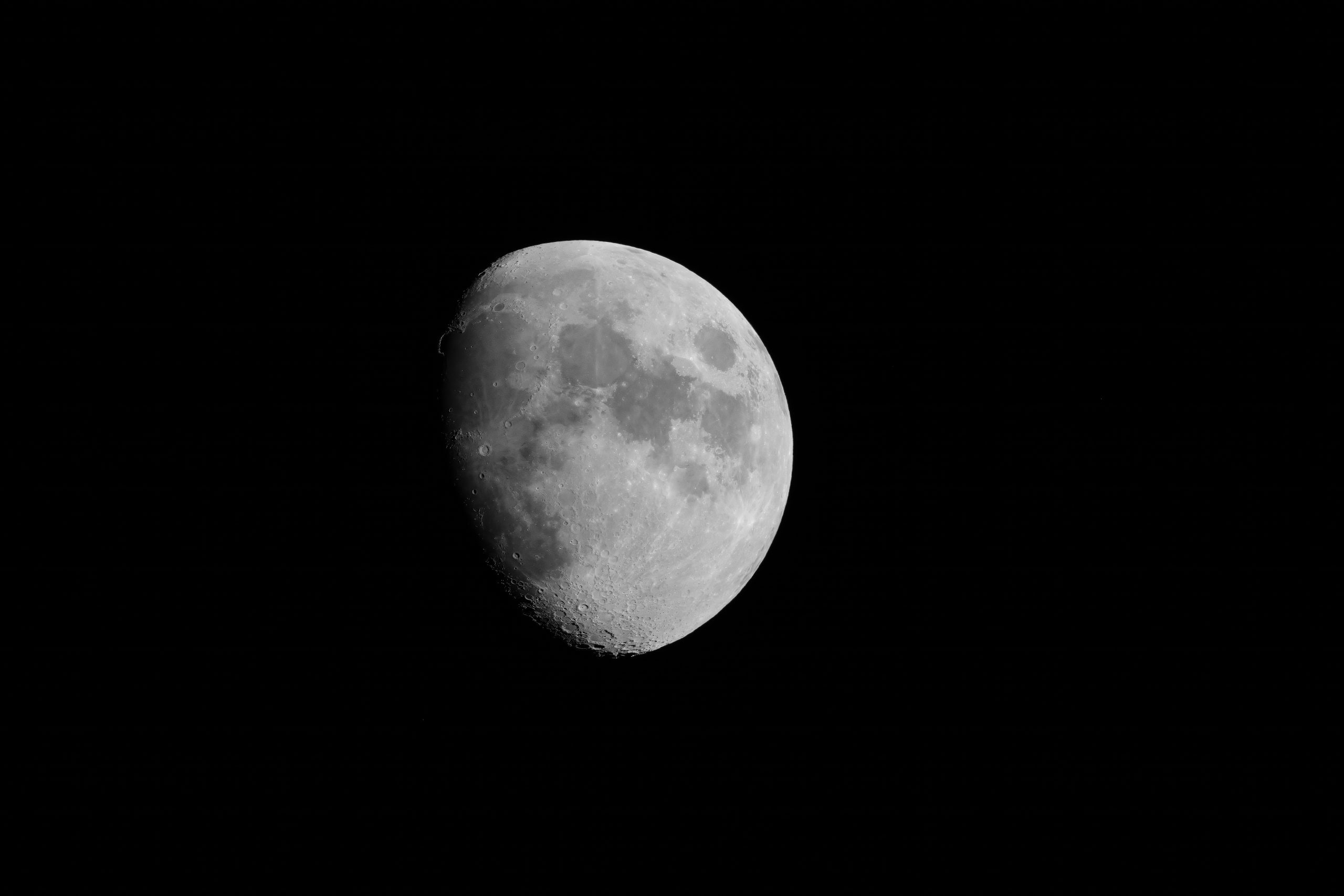 I shot this photo of the Moon 10:10 PM PDT, 26 April 2026, Oregon. Copyright 2026 by Steve J Davis. All Rights Reserved.
